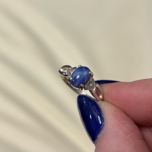 Beautiful 6 Ray Blue Star Sapphire in 925 Sterling Silver Ring Size 5.5 - Picture 2 of 6